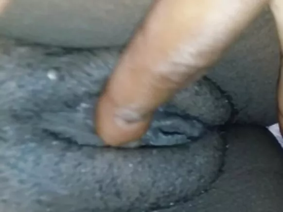 Obinrin dudu gusu gbe àtọ mì, obinrin Afirika kan Josie funrarẹ.