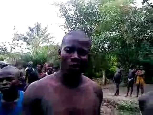 Kongo ijó pẹlu nipọn dudu magbowo creampie.
