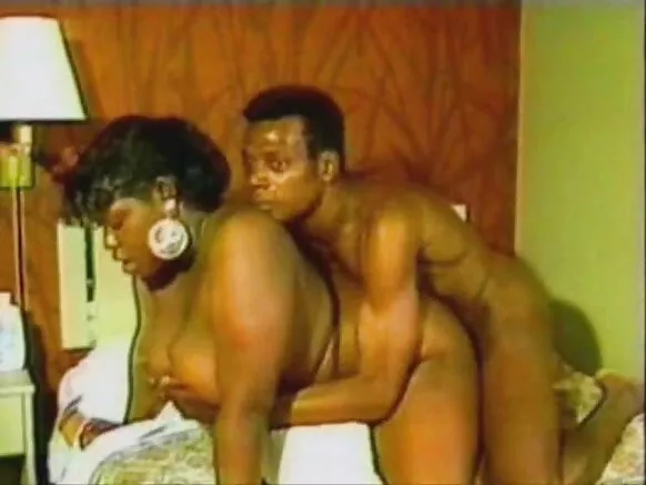 A ọkunrin pẹlu ńlá kan arabinrin jerks rẹ pa xxx video, dudu kẹtẹkẹtẹ iranlọwọ rẹ pẹlu.