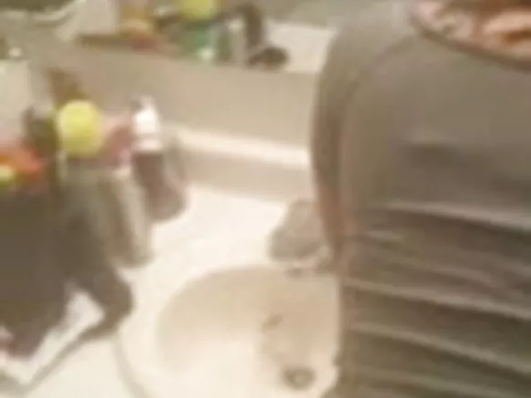 Indian Desi dabi akukọ Dudu Nla ni Bathroom, Ebony Solo Squirt.