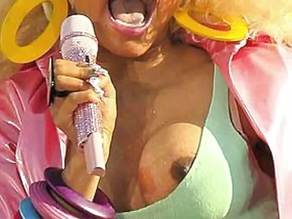 Nicki minaj gbajumọ ihoho dudu sanra.