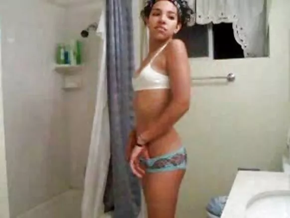 Wuyi dudu ọdọmọkunrin girl awọn ila.